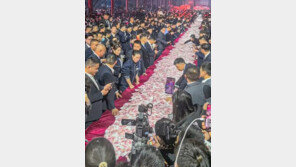 ‘125억 돈다발’ 테이블에 쫙…“센 만큼 가져가라” 中 회사, 성과급 370억 쐈다