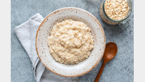 “딱 이틀 오트밀만 먹었더니”…나쁜 콜레스테롤 10% ‘뚝’, 비결은 [바디플랜]