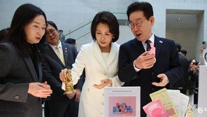 ‘우리들의 이순신’ 특별전 찾은 李대통령 부부