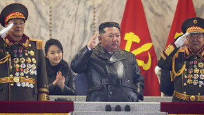 김정은 “한국 완전붕괴” 핵위협… 美엔 “좋게 못지낼 이유 없어”