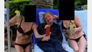 스티븐 호킹, 엡스타인 파티서 비키니女들과 포착…유족 “간병인들”