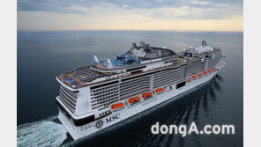 빙하가 빚은 대자연의 조각품… 18만 톤급 크루즈 선상에서 마주하다