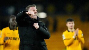 ‘황희찬 부상 결장’ 울버햄튼, ‘리그 3위’ 빌라에 2-0 완승