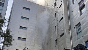 분당 7층짜리 상가 건물 화재…대응 1단계 진화 중