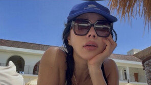 엄정화, 초동안 비키니 비주얼…나이 잊은 탄탄 몸매