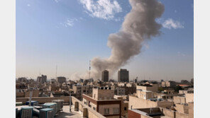 이란혁명수비대 “호르무즈 해협 봉쇄”…유가 배럴당 100달러 가나