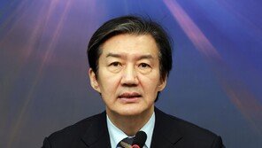 조국 “윤어게인 외치는 극우 시대착오 세력 척결해야” 3·1절 메시지