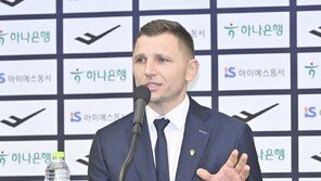 ‘농구 한일전 패배’ 마줄스 감독 “리바운드 싸움 밀린 것이 패인”