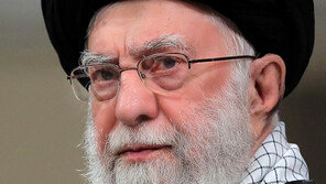 트럼프, 하메네이 제거… 더 거칠어진 ‘힘의 질서’