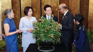 싱가포르 찾은 李 대통령, 정상외교 돌입…“난초명명식 참석 후 AI·원전 협력 논의”