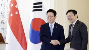 李대통령 “싱가포르, 한반도 평화 건설적 역할 믿어”…FTA 개선협상 개시