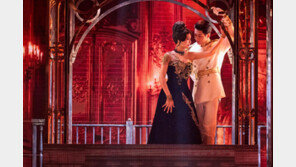 눈보라 속 피어난 타오르는 사랑