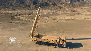  [속보]이란 혁명수비대 “네타냐후 집무실에 탄도미사일 공격” 주장