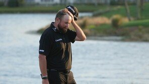 우승 눈앞인데… ‘베어트랩’ 걸려 연속 더블보기