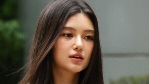 뉴진스 출신 다니엘, 3·1절 日 한복판서 태극기 흔들었다