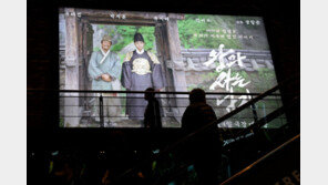 900만 ‘왕사남’ 흥행…고요하던 영월 청령포 북새통