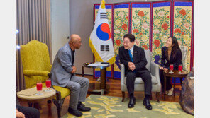 30년만에 필리핀서 재회한 韓 인권변호사와 산재 노동자…“알아봐주다니 감사”