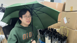 ‘100% 재생 플라스틱’ 친환경 우산… 통째로 버려도 재활용 가능