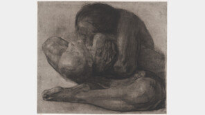 살아남은 자의 초상[이은화의 미술시간]〈412〉