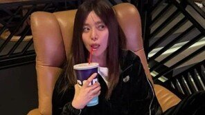 ‘좌석에 발 올린’ 이영은, ‘왕사남’ 관람 인증샷 올렸다 비매너 논란…결국 삭제