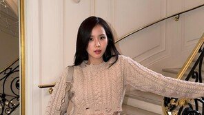 블랙핑크 지수, 크롭 니트 사이 ‘탄탄’ 복근…미모도 독보적