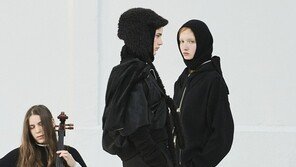  데무(DÉMOO), ‘커넥티드’ 테마로 한 2026 F/W 파리 컬렉션 성료