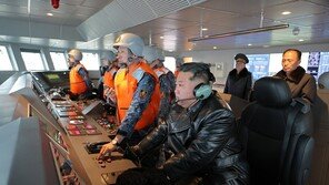 김정은, ‘북한판 이지스함’ 순항미사일 발사 참관