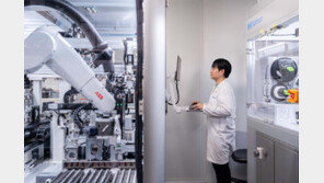 한국콜마, 화장품 보존력 시험에 로봇 자동화 시스템 국내 첫 도입