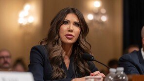 트럼프, 크리스티 놈 국토안보장관 경질…2기 내각 첫 교체