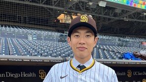 첫 유격수 선발 출전 송성문, MLB 시범경기 첫 홈런