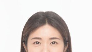 11층 창문에 걸터앉은 10대…귀가하던 경찰이 생명 구했다