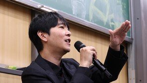 ‘알파고 10주년’ 이세돌 “AI, 그냥 신이다…인간 능력으론 한계”