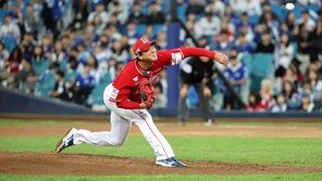 SSG 김광현, 왼쪽 어깨 후방 골극 소견…일본서 2주간 재활