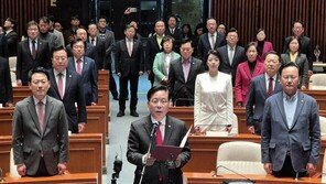 [속보]국힘 의원 전원 ‘절윤’ 결의 “尹 정치복귀 명백히 반대…계엄 사과”