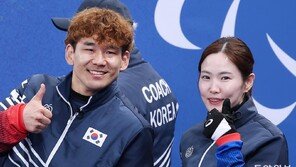 한국 휠체어컬링 백혜진-이용석 조 4강 진출… 16년만에 패럴림픽 메달 눈앞
