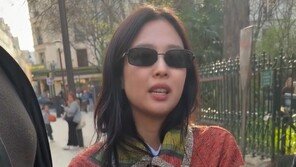 제니 “프라이버시 지켜달라”…파리서 극성팬 사인 거절 논란