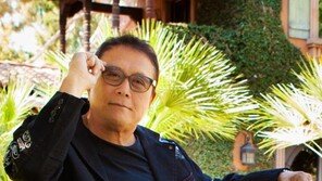 ‘부자 아빠’ 기요사키, 주식 대폭락 주장…“밥 굶어도 은 사라”