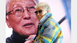 ‘전기톱 든 91세 조각가’ 김윤신…“나와 재료 하나돼야 작품이란 또 하나가 탄생”