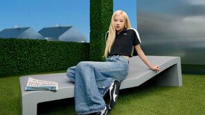 블핑 로제와 만난 푸마… 90년대 ‘클래식 스니커즈’ 선보인다