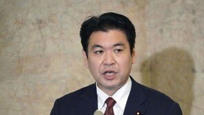 日 문부과학성 장관, 기혼 여성과 불륜 의혹 파문