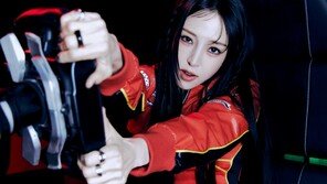 문별, 강렬 레이서 변신
