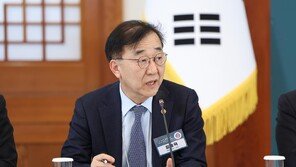 국토장관 “보유세 올린다…장기보유자 세제혜택도 재고”