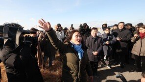 제주항공 여객기 참사 잔해 등 담은 포대서 유해 추정 6점 또 발견