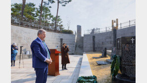 션 캐니 아일래드 교통부 차관, 전쟁기념사업회 방문