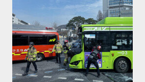 연세대 정문 앞에서 버스 교통사고…5명 병원 이송