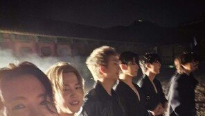 BTS, 올블랙 룩에 야외 촬영…완전체 컴백 준비 현장 공개