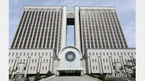 “전두환 물러가라” 유인물 뿌린 대학생 2명, 43년만에 재심서 무죄