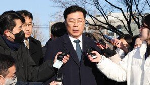 “尹 변호인단서 돈-승진 다 해줄수 있다고 연락 왔다”