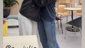 성유리, 옥주현과 뽀뽀 쪽 “당신의 사랑 여기”…변함없는 핑클 우정