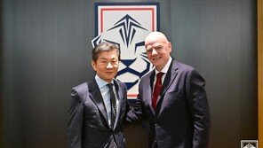 인판티노 FIFA 회장, 정몽규 회장에게 여자축구 월드컵 본선 축하